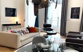 Appartement Charles Le Brun, Face Au Chateau De Versailles, Avec Parking Prive